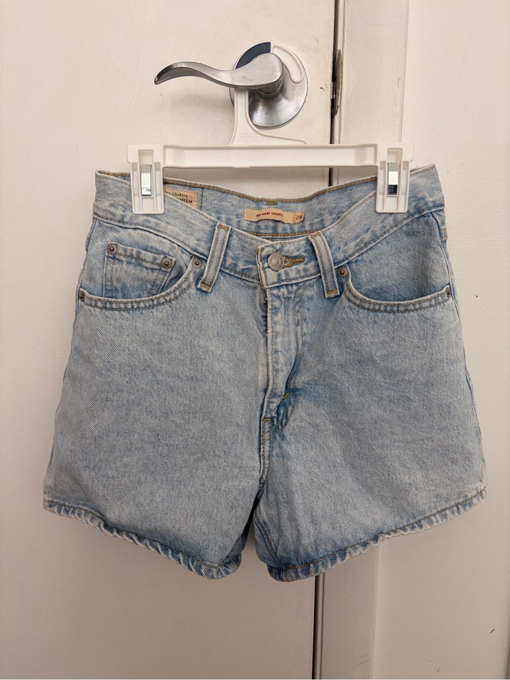 Levi’s 80s Mom Shorts 24